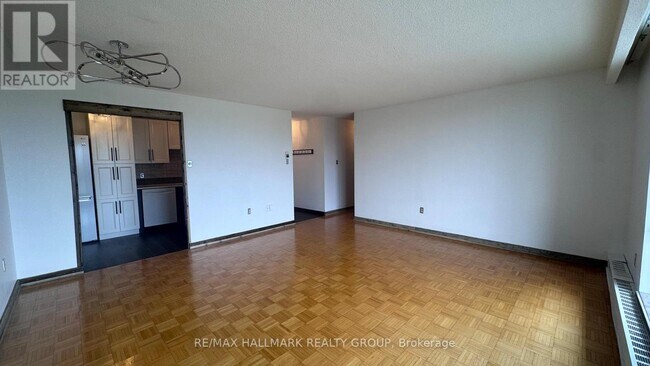 Building Photo - 2400 Virginia Dr