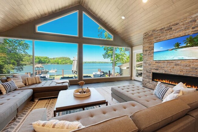 Building Photo - Lake Norman Hideaway