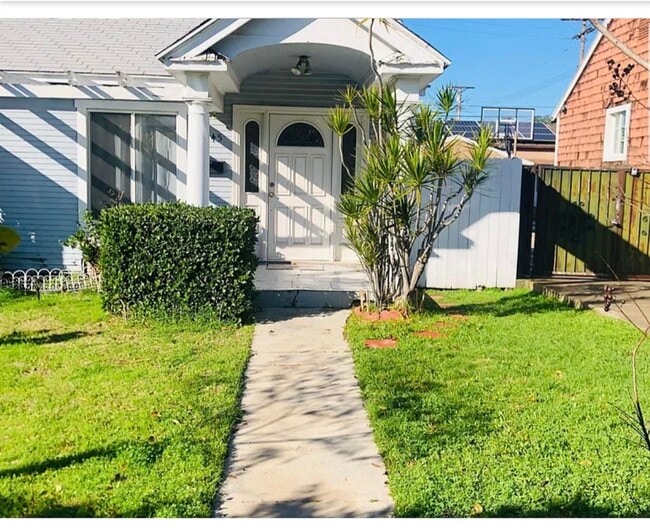 Building Photo - 1345 N Pacific Ave