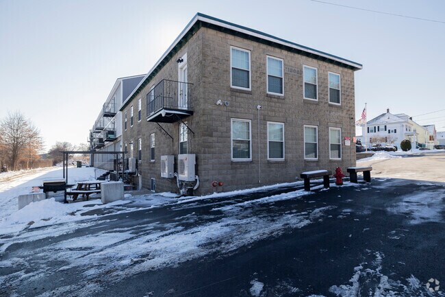 Building Photo - Arrowpoint at South Grove