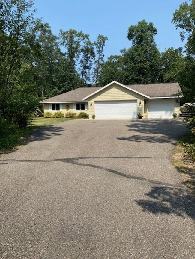 Building Photo - 3 Bedrooms, 3 Bathrooms Single Family Home...