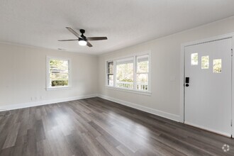 Building Photo - 231 Oakcrest Dr