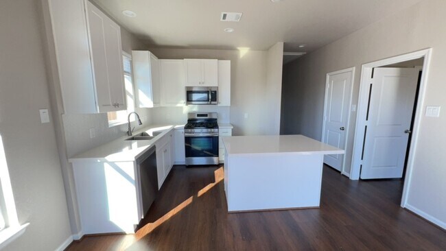 Foto del edificio - 1033 Tillman Ln