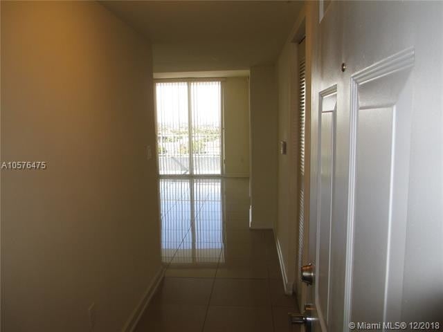 Building Photo - 420 SW 12th Ave