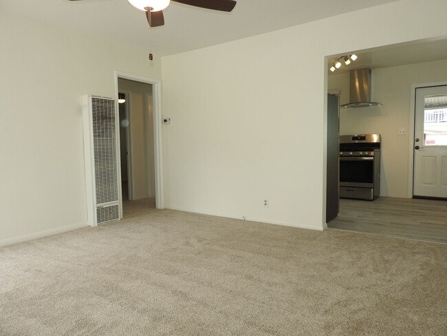 Building Photo - 4671lark