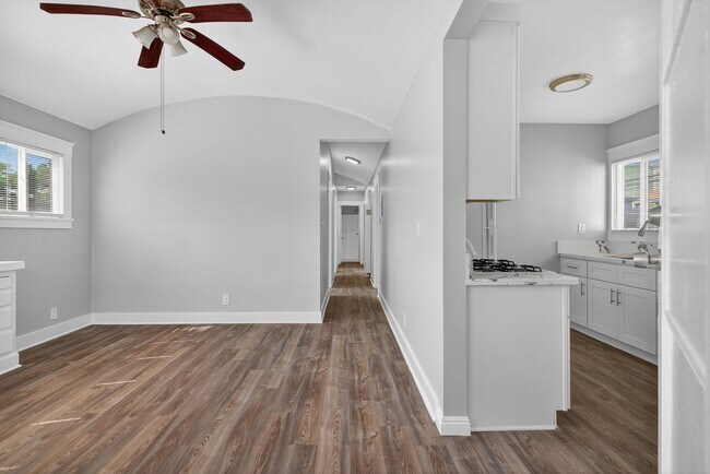 Building Photo - 736 Olive Ave