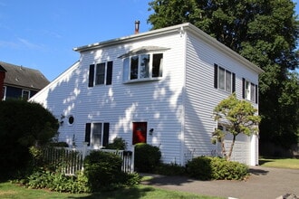Building Photo - 3 Maple St