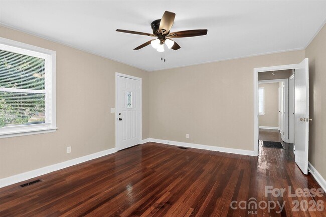 Foto del edificio - 1011 Lomond Ave