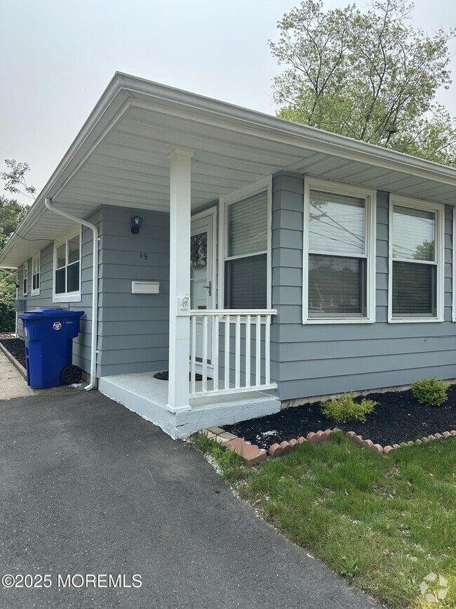 Building Photo - 19 Niagara Dr