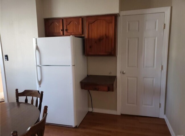 Foto del edificio - 1184 Kossuth Ave