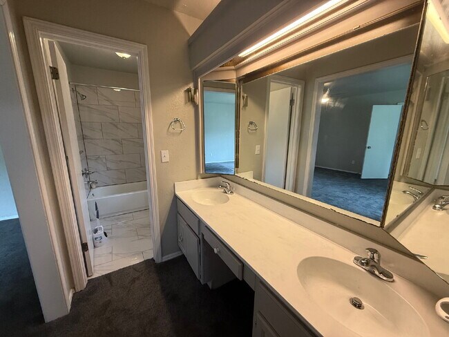 Building Photo - Spacious 4-Bedroom Yukon Home Full of Char...