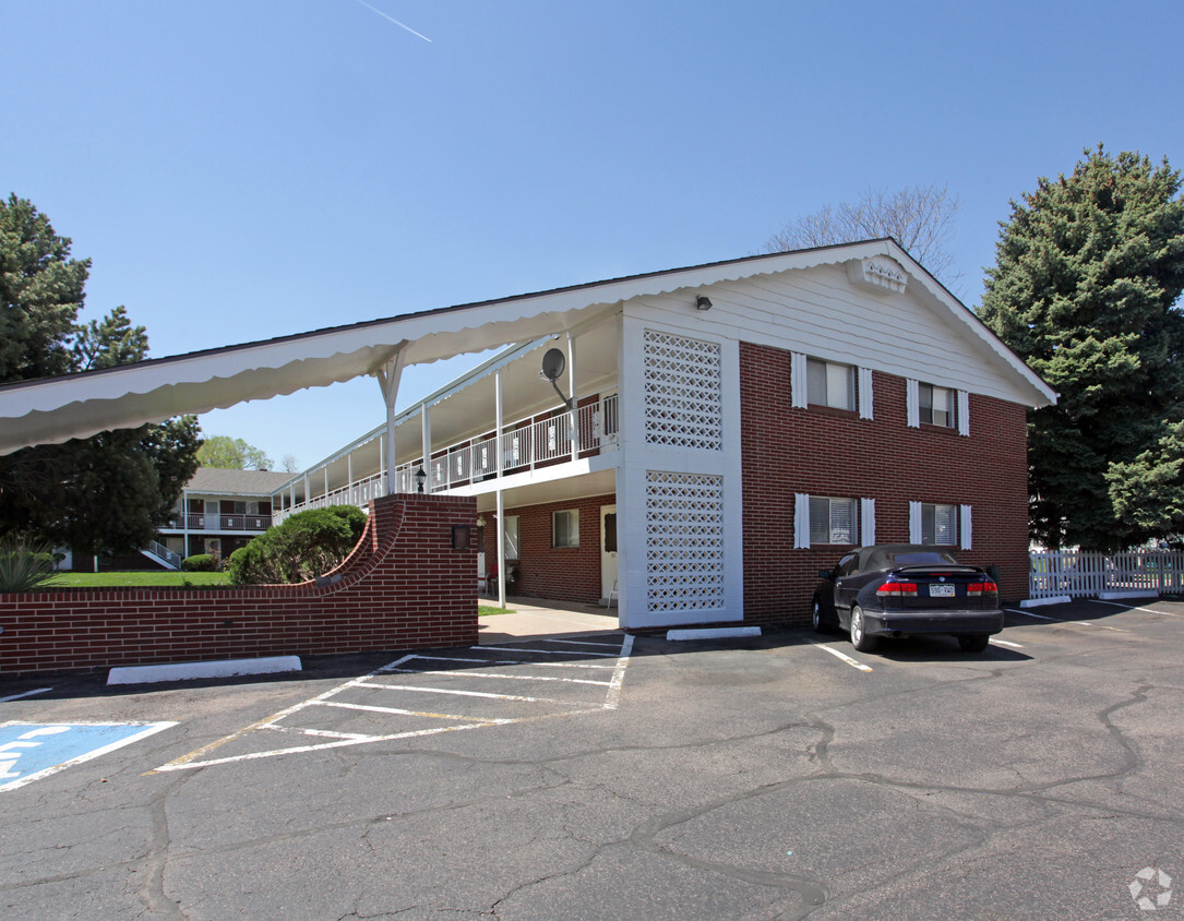 Primary Photo - Lampliter Apartments