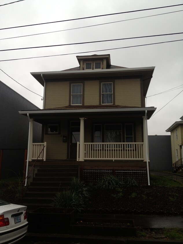Primary Photo - 2717 SE 15th Ave., Lower