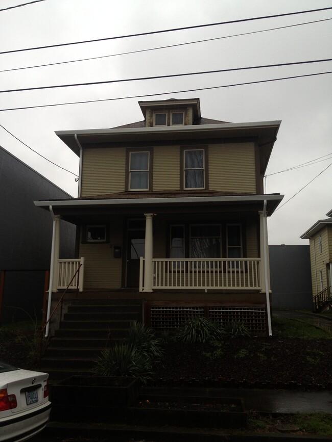 Building Photo - 2717 SE 15th Ave., Lower
