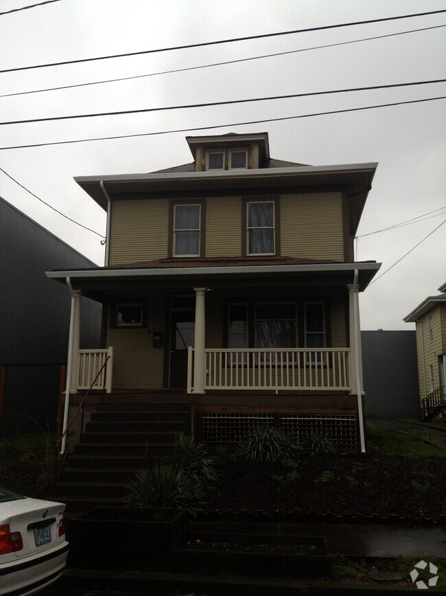 Building Photo - 2717 SE 15th Ave., Lower
