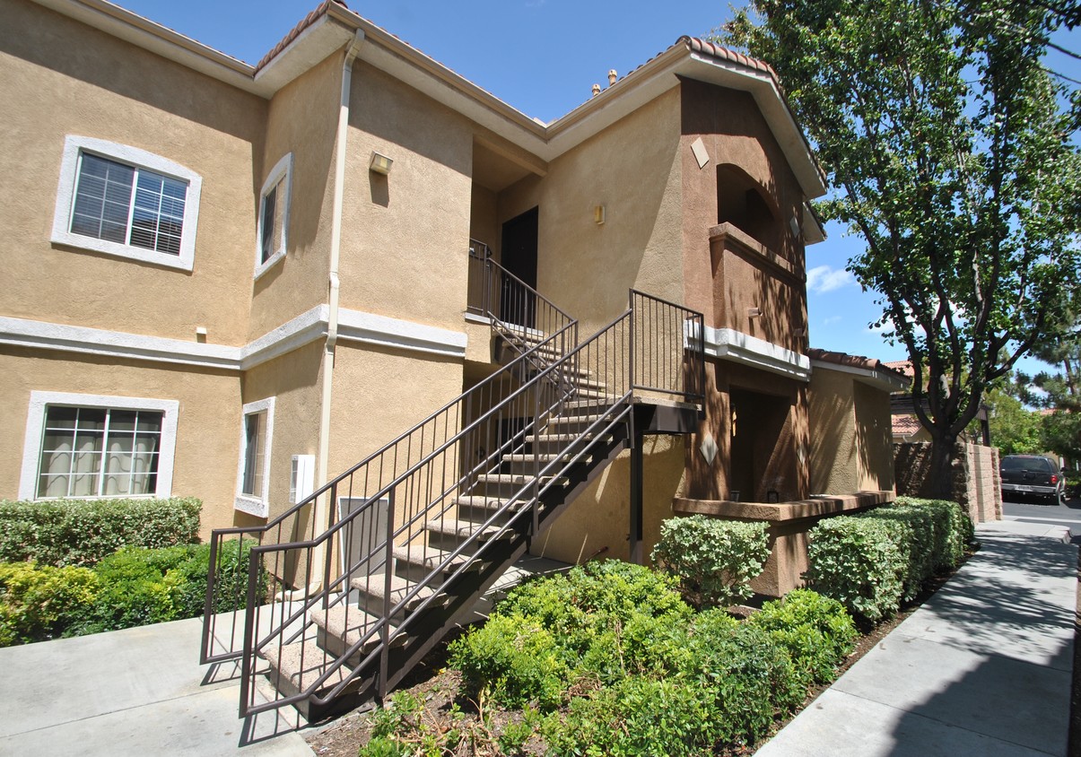 Foto principal - 24909 Madison Ave