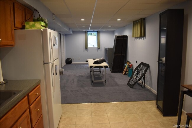 Building Photo - 323 Peconic Ave
