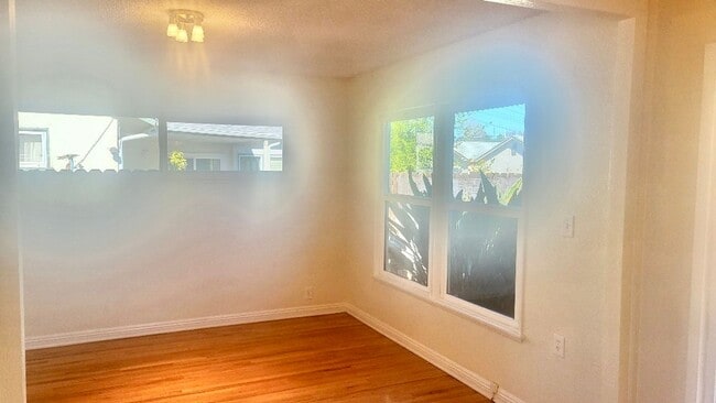 Building Photo - Beautiful 3-bedroom home in a quiet tree-lined street in Winnetka