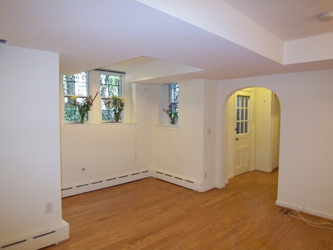 Building Photo - 1752 17th St NW