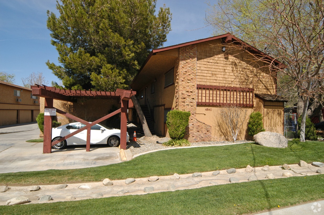 Building Photo - 4841-4849 W Ave L-14