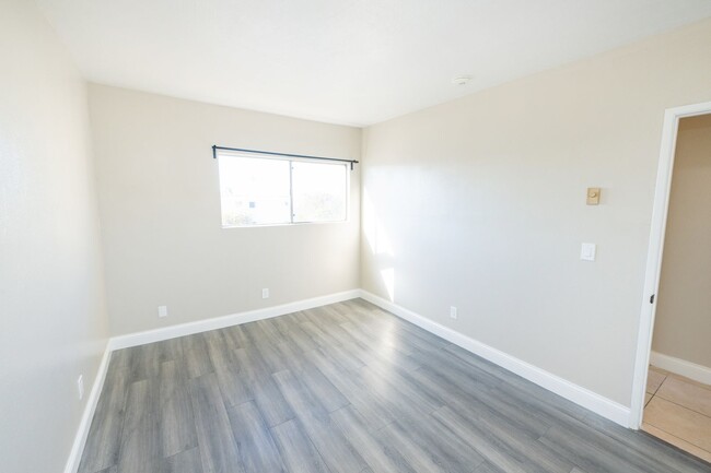 Foto del edificio - IMPERIAL BEACH / 2 Bedroom 1 bath  / $2400...