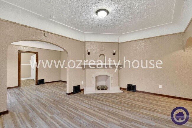 Foto del edificio - 1766 Milburn Ave