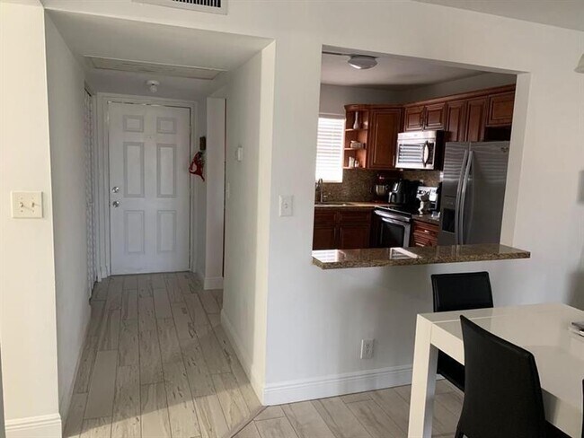 Foto del edificio - 9370 SW 8th St
