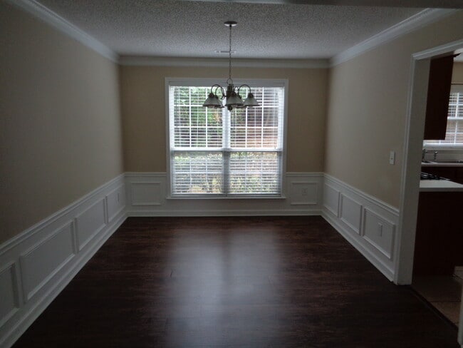 Building Photo - 2155 Chattahoochee Dr NW