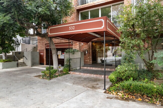 532 N Rossmore Ave - Hancock Plaza