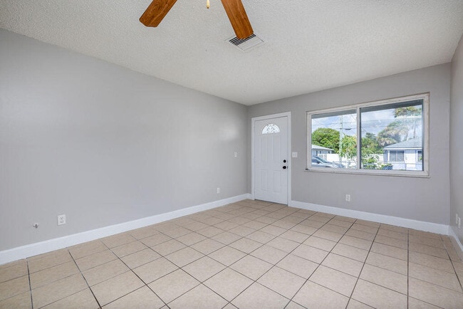 Building Photo - 917 SE Nassau Ave