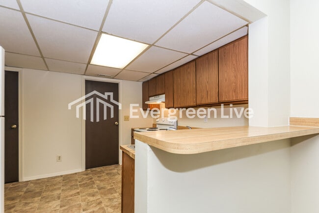Building Photo - 2419 Cross Village Dr