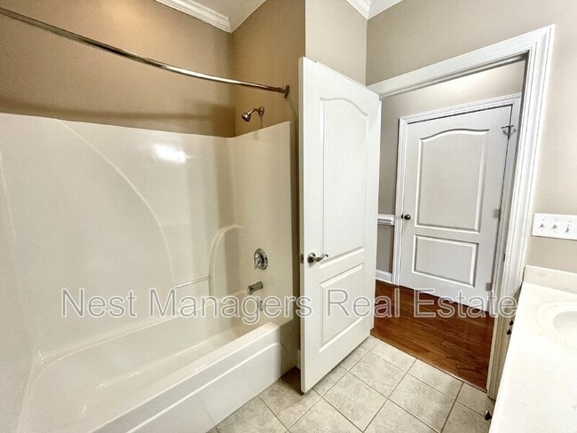 Building Photo - 1922 Harcourt Cir