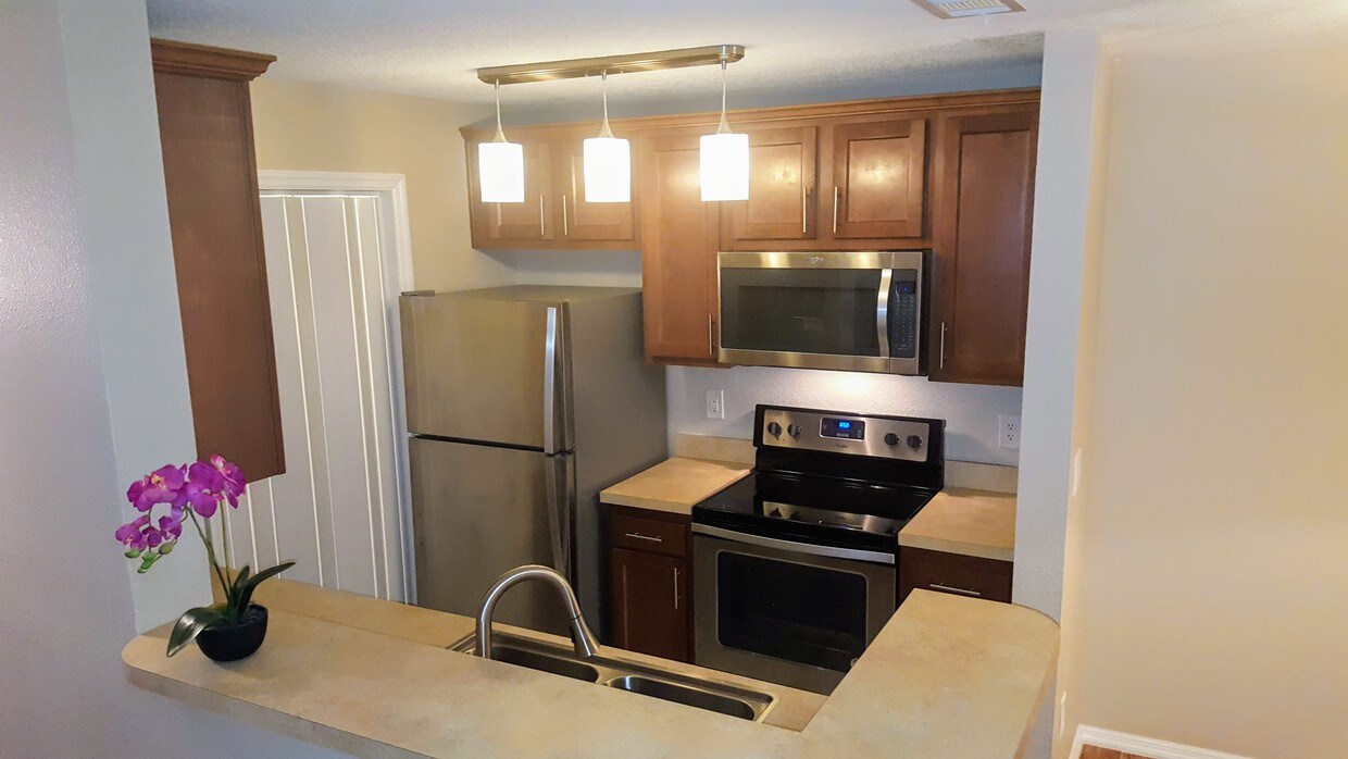 7701 Timberlin Park Blvd, Jacksonville, FL 32256 Condo for Rent in