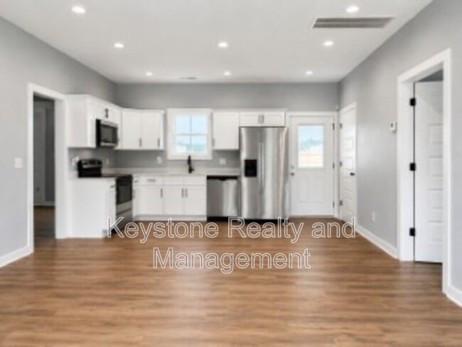 Building Photo - 605 Colonelette Dr