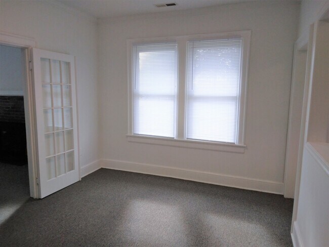 Foto del edificio - 321 N. Hughes Blvd