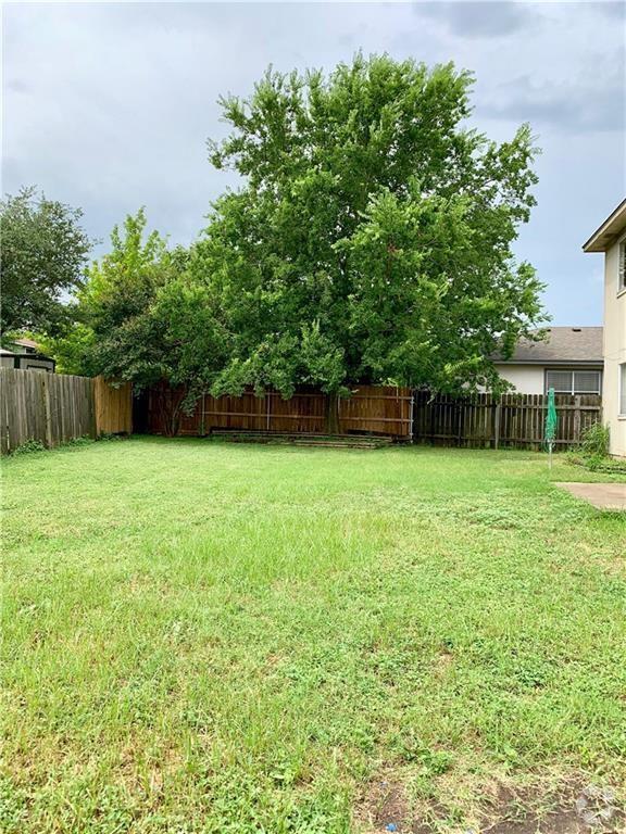 Building Photo - 120 James Lin Cir