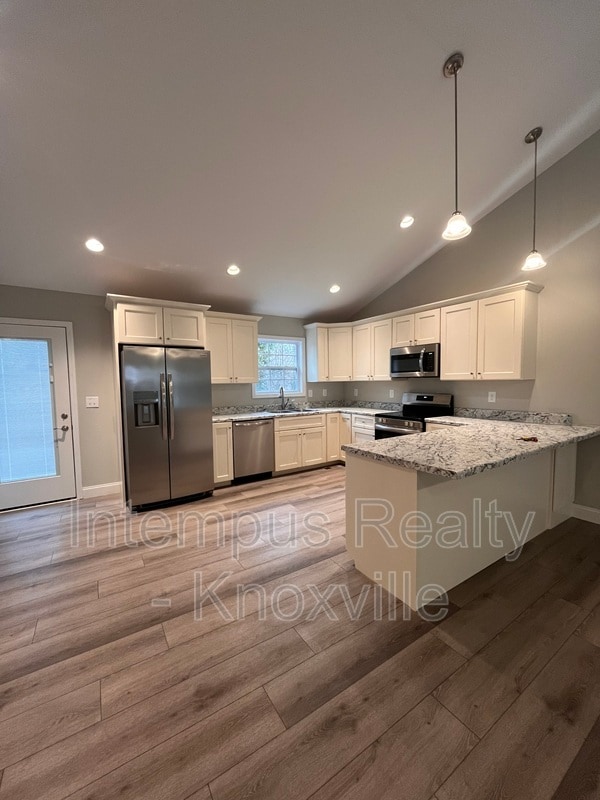 Building Photo - 355 W Outer Dr