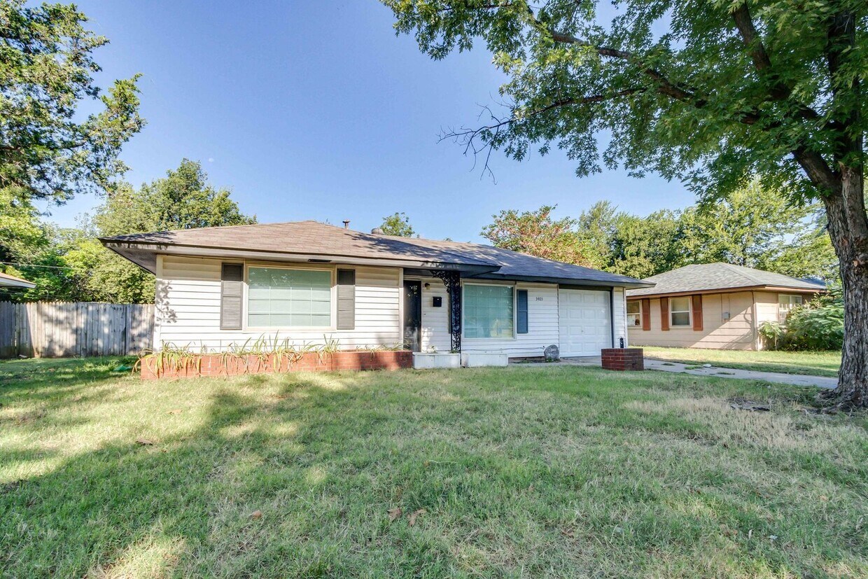 Primary Photo - Cute home in Bethany across from the YMCA