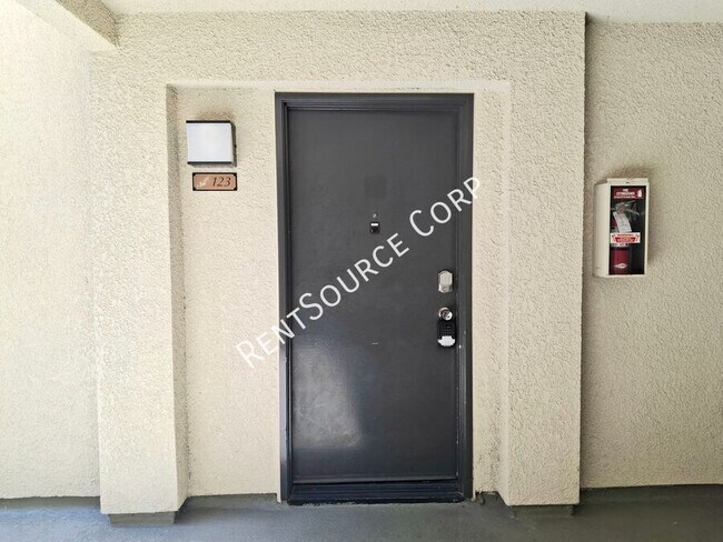 Foto del edificio - 5525 Canoga Ave