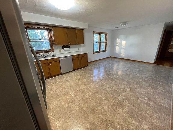 Building Photo - 113 E Clearview Dr
