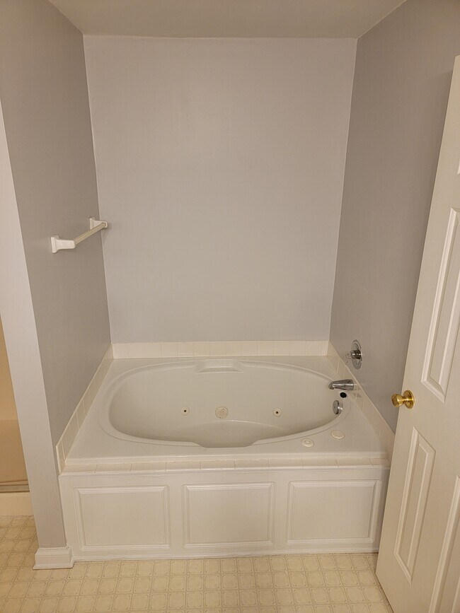 Foto del edificio - 2528 Hidden Shores Dr