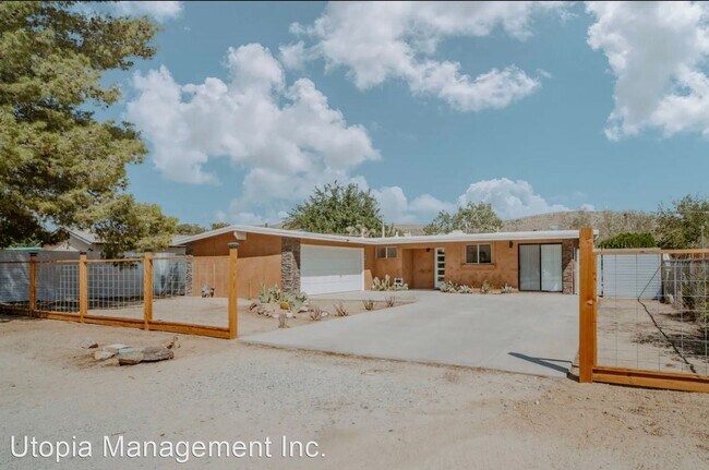 Foto del edificio - 3 br, 1.5 bath House - 61930 Oleander Dr