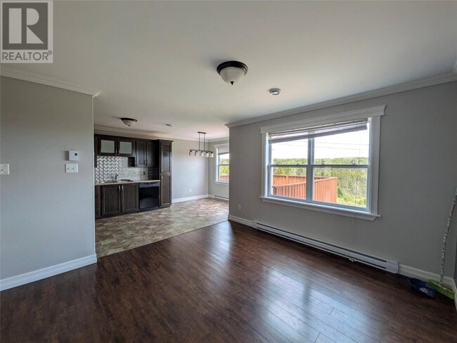 Building Photo - 180 Ladysmith Dr