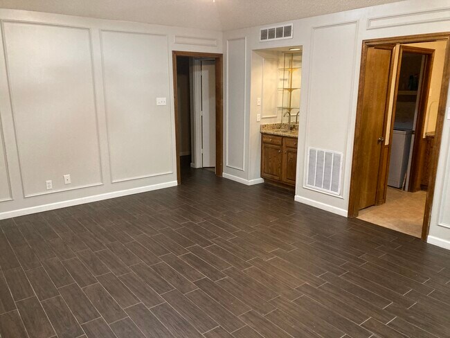 Building Photo - 2029A Falcon Ridge Dr