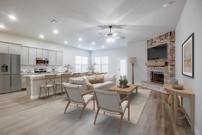 Building Photo - 10502 Aberdeen Ave