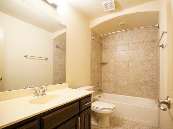 Building Photo - 213 Warbler Dr