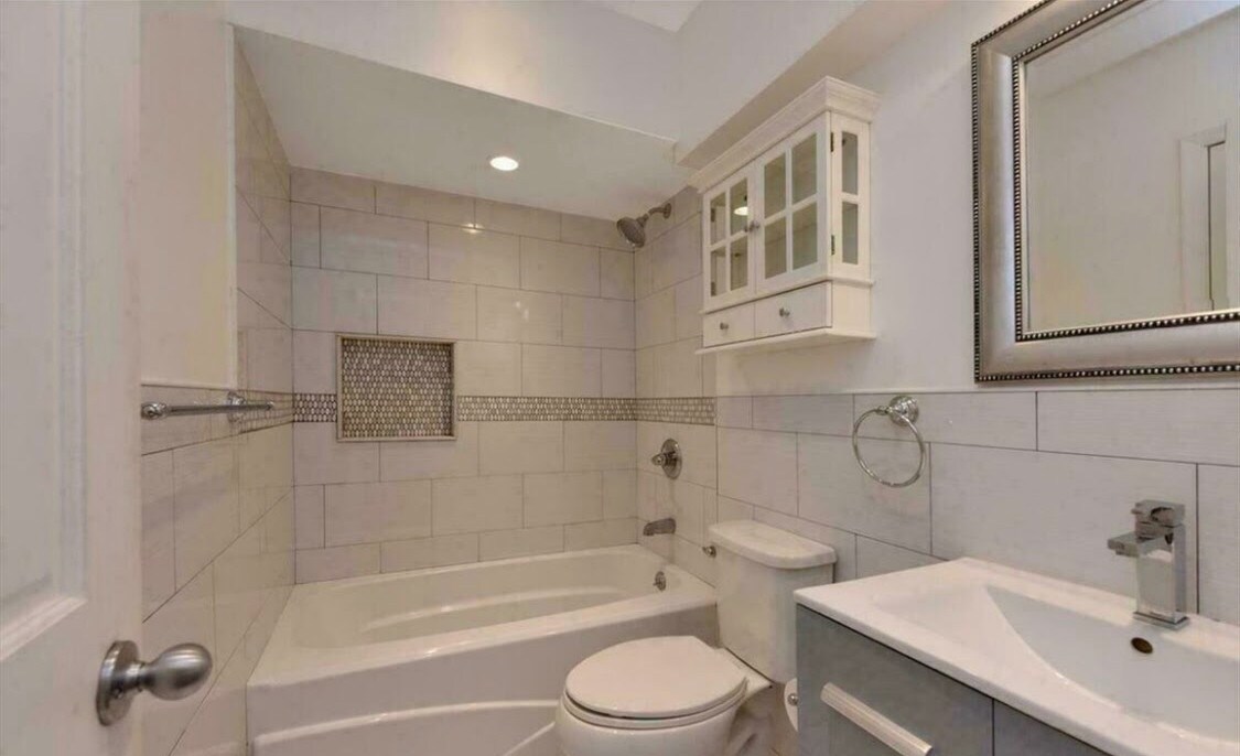 Primary Photo - 1442 E 69th St