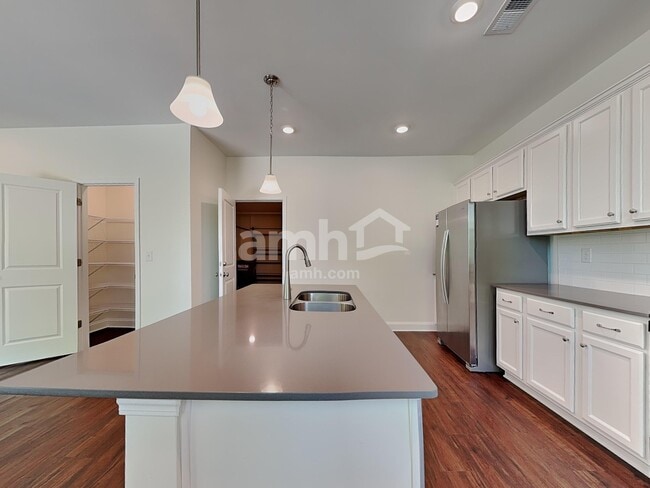 Building Photo - 617 Rivermist Dr