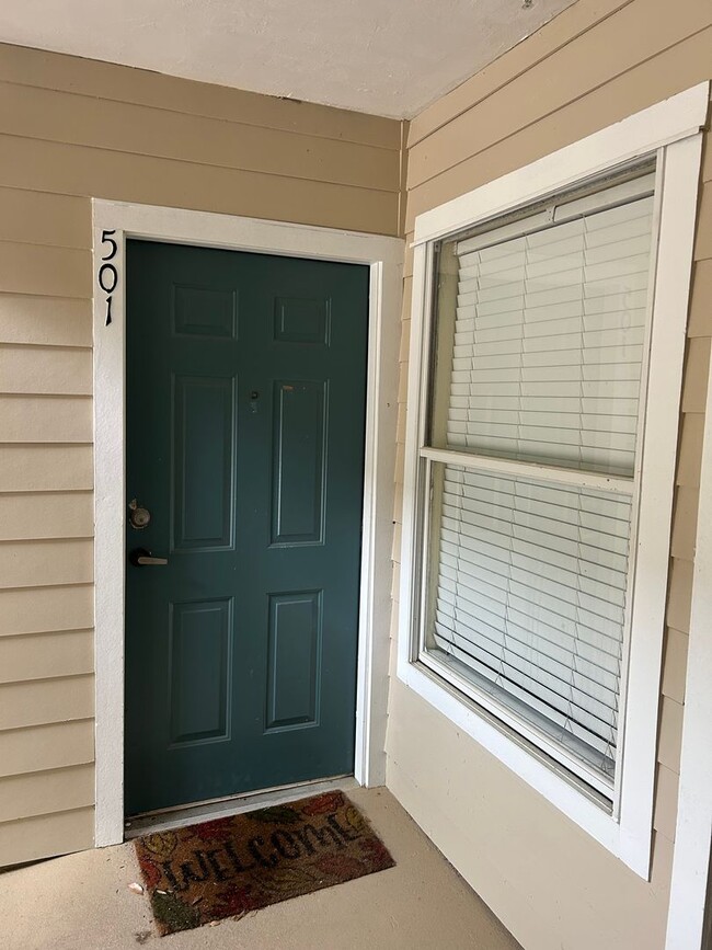 Building Photo - Call Today To See!