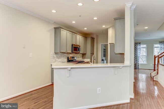 Building Photo - 6490 Powatan Knoll Ct